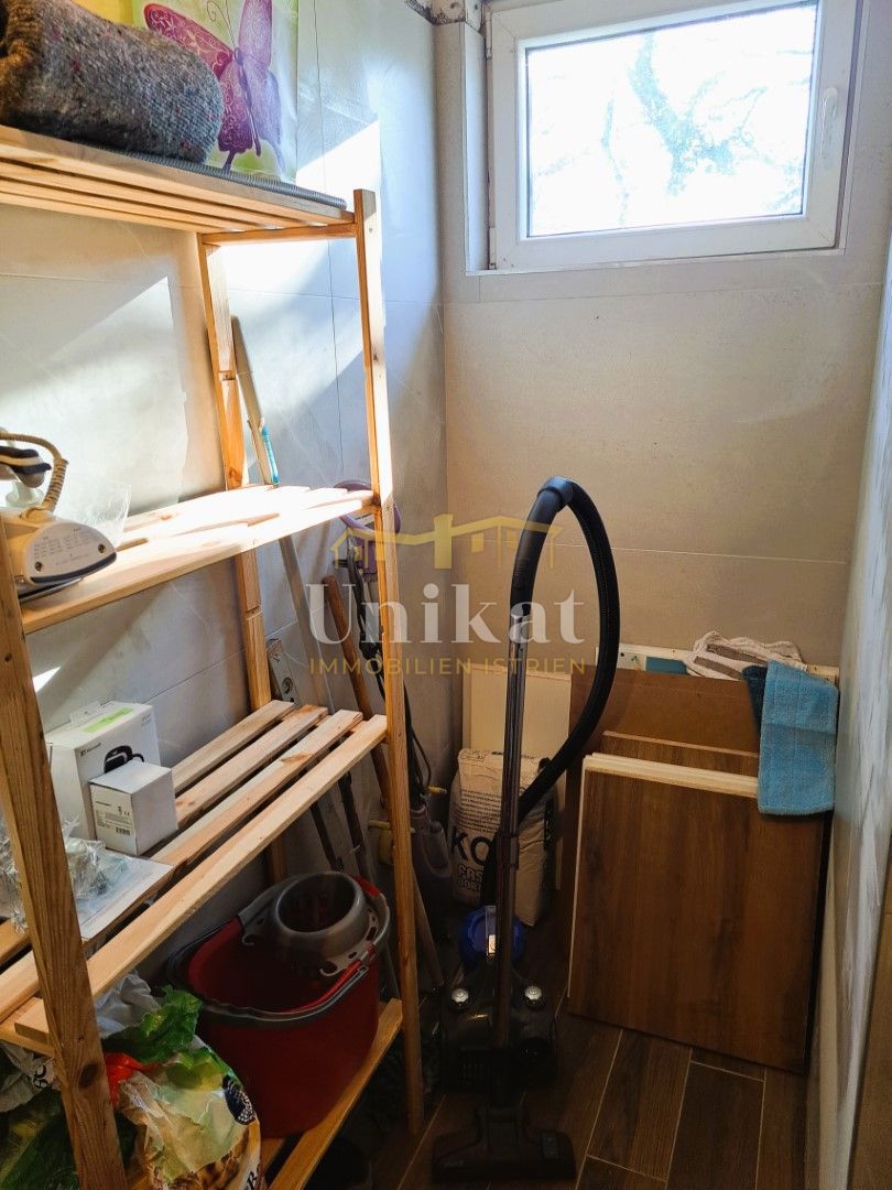 Pritlična hiša brez sosedov 10 km od Poreča - velika vrtna površina